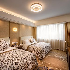 Deluxe Family Suite
